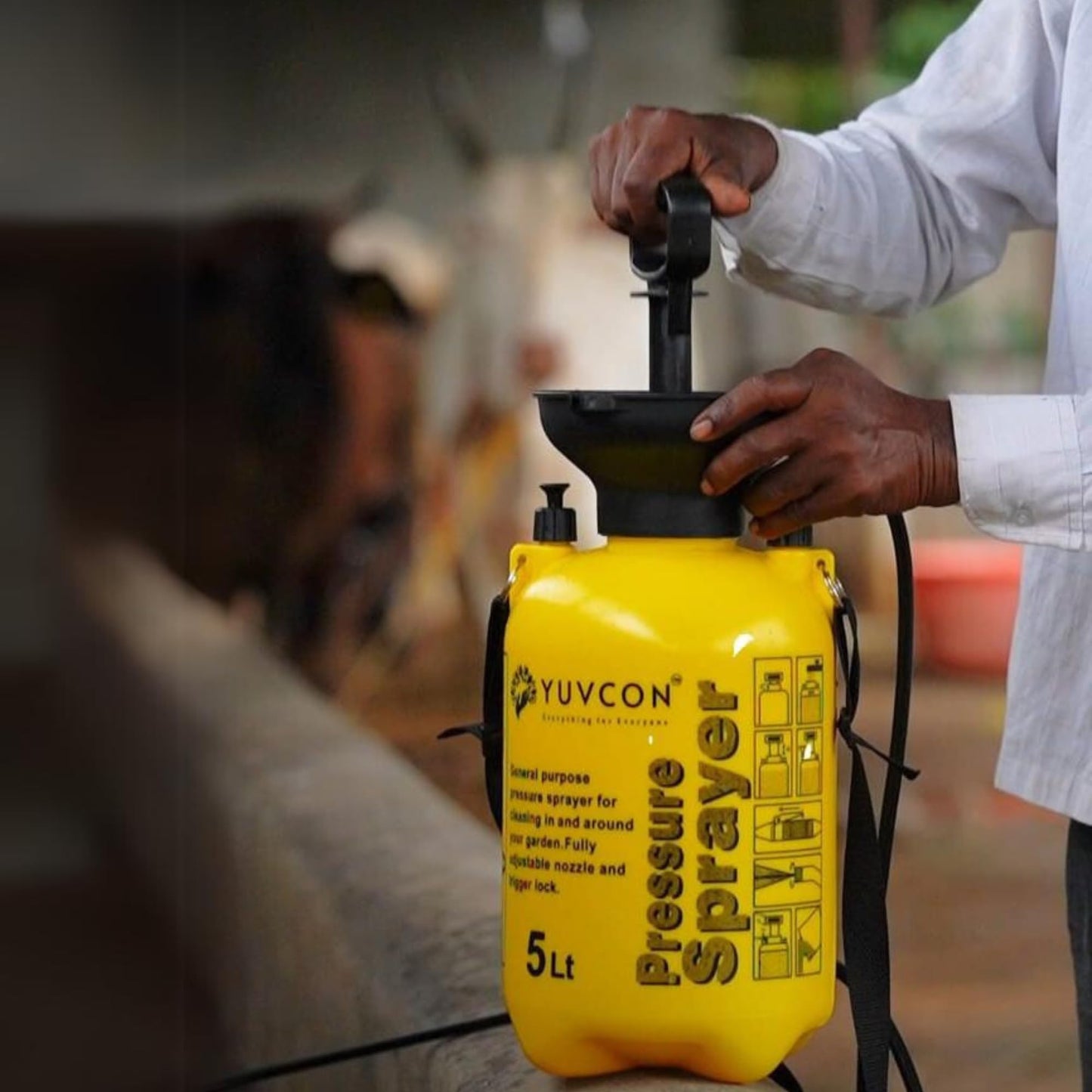 YUVCON गार्डन स्प्रे पंप (5 लीटर), बागवानी और कृषि के लिए बहुउद्देश्यीय संपीड़न स्प्रेयर स्प्रे पंप वॉशर सेट के साथ (5 लीटर) | मैनुअल
